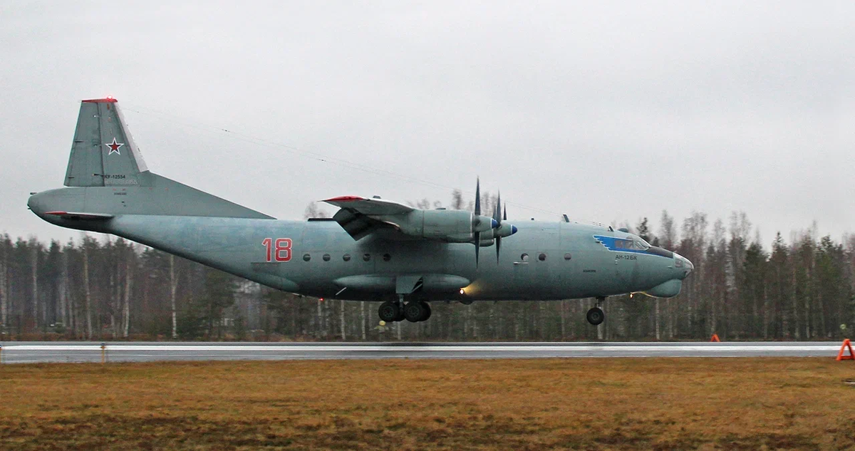 Приземление самолёта Ан-12