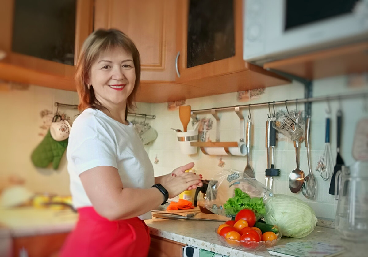 С чего начать менять рацион - самое лучшее решение - заменить часть гарнира на свежие овощи. Сделать из них вкусный салат))