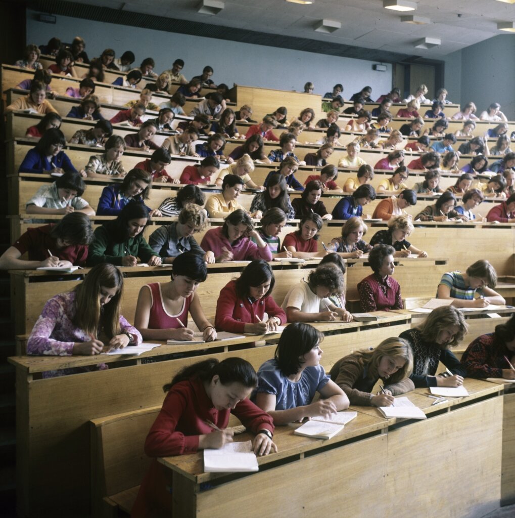 Советские студенты на лекции, Ульяновский педагогический институт, 1978 год.