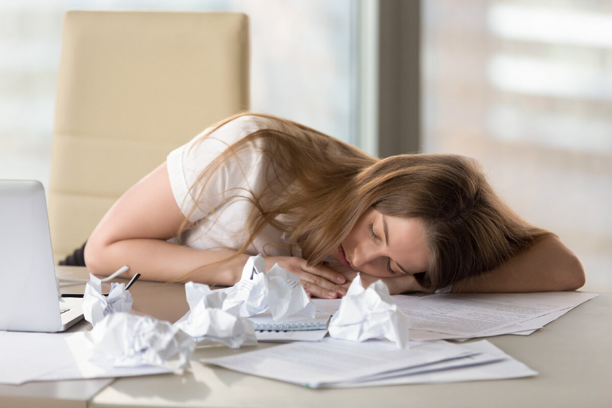 <a href="https://www.freepik.com/free-photo/exhausted-tired-woman-sleeping-desk-after-overwork-office_3938721.htm#query=%D1%83%D1%82%D0%BE%D0%BC%D0%BB%D0%B5%D0%BD%D0%B8%D0%B5&position=20&from_view=search&track=ais">Image by yanalya</a> on Freepik
