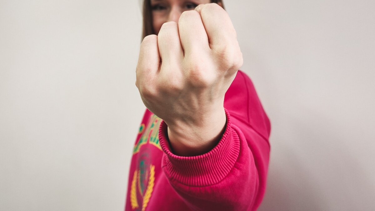     Горожанку ждет суд за пьяный дебош, об этом сообщили в пресс-службе СК РФ по РК.