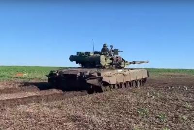    Кадры боевой работы экипажа танка Т-80 под Артемовском ©Скриншот