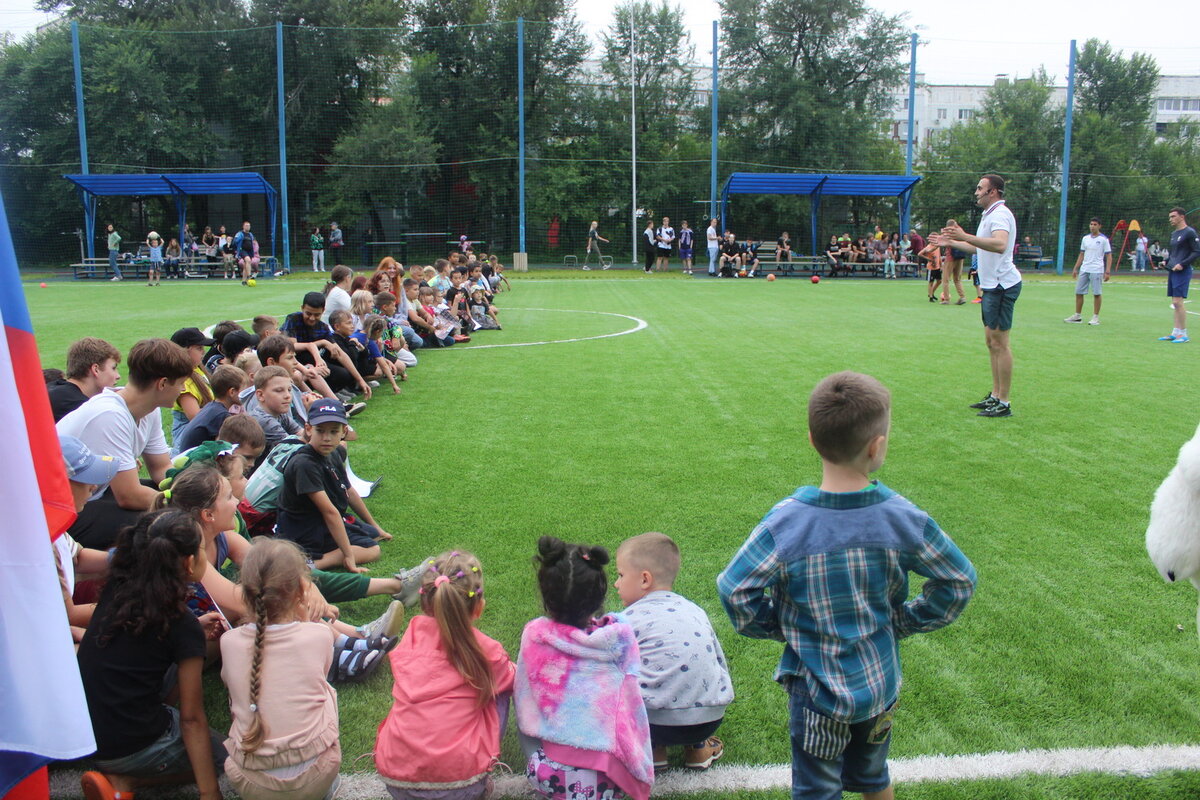 Спортивные регионы россии. Школьный стадион. Футбольный стадион школьный. Школьная улица 24 спорт Олимп.