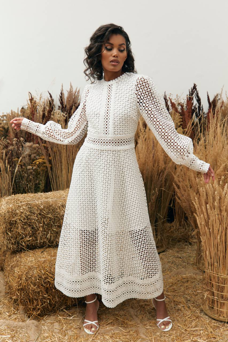 Пора отпусков, пляжей и жарких дней уже в самом разгаре! Лёгкое летящее платье в эти дни становится одним из главных элементов гардероба. Вы и ваше идеальное летнее платье. Какое оно?-14