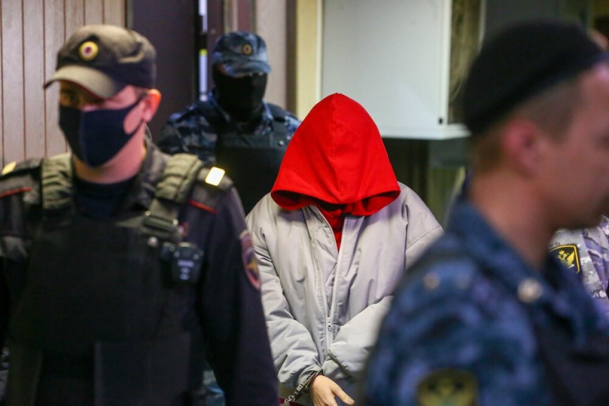   Избрание судом меры пресечения блогеру Елене Блиновской по делу об уклонении от налогов и отмывании денег.