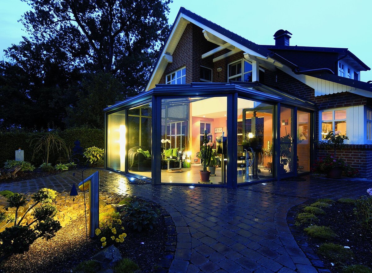 Двухэтажный коттедж с зимним садом. Ландшафтный дизайн загородного дома. Благоустройство дачного участка. Проект дом сад. Проект дом сад.