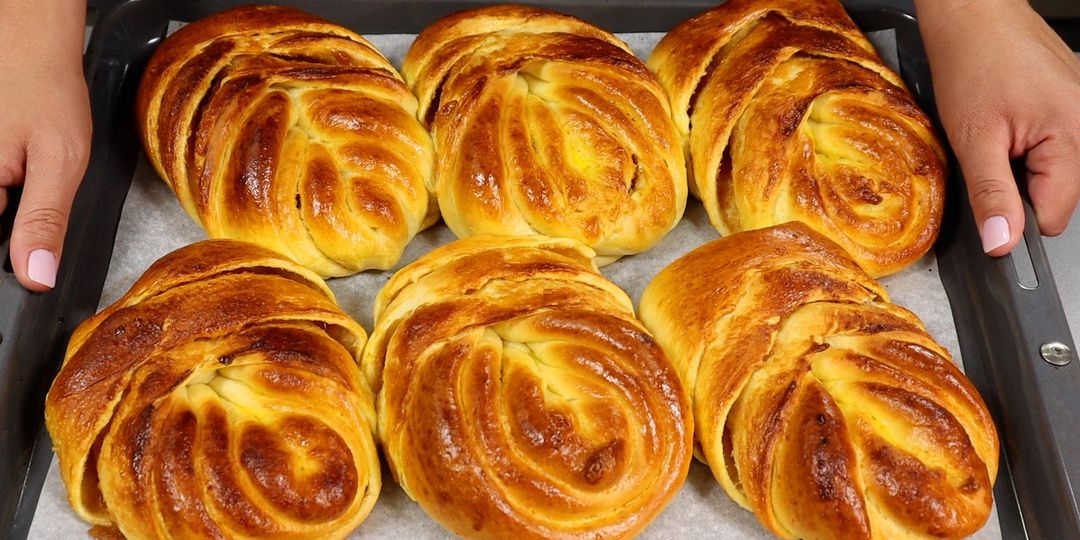 Сдобные, воздушные булочки с повидлом: простое и удачное тесто, красивая формовка