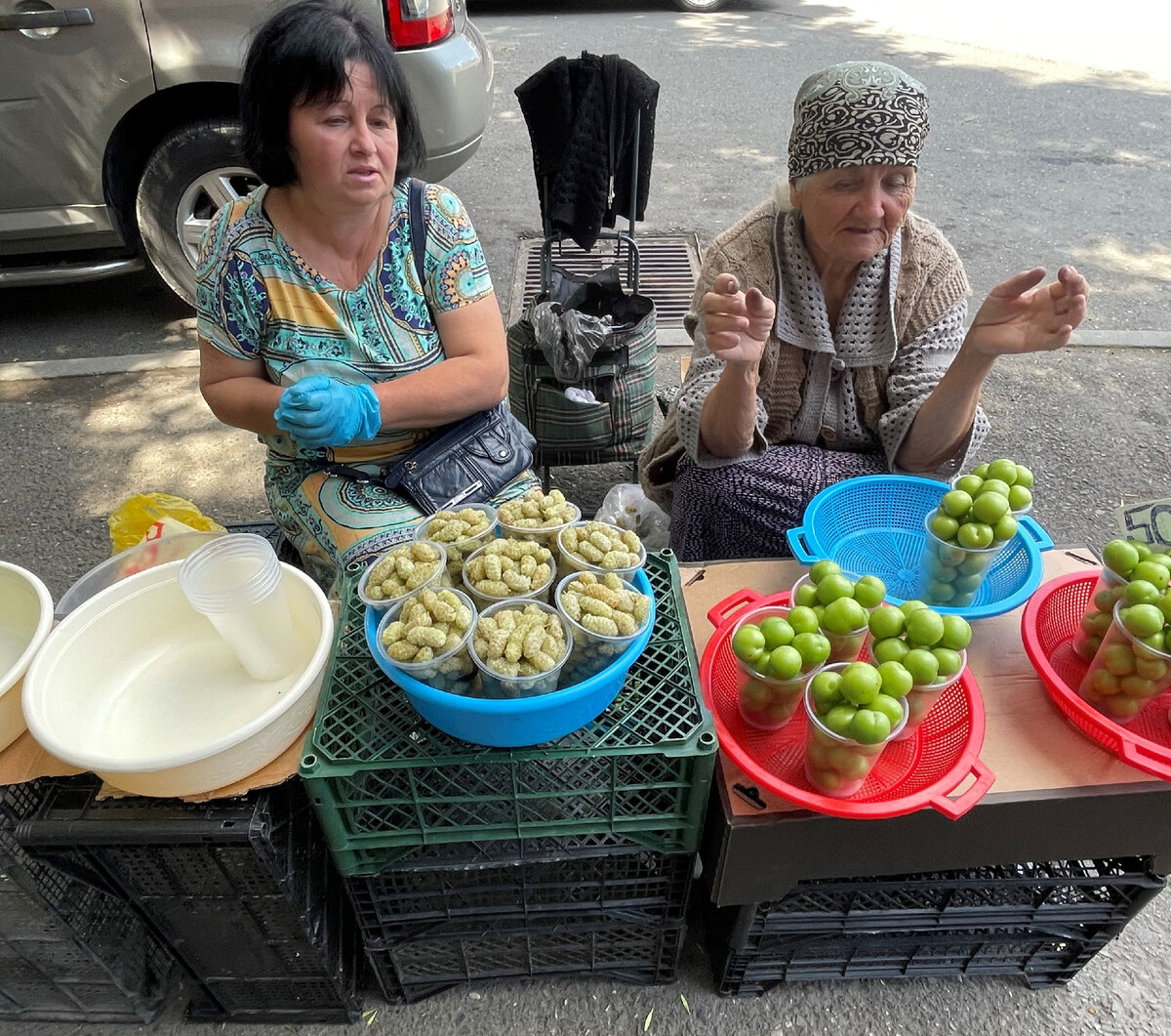 Что люди выносят на продажу на улицы Владикавказа в надежде хоть что-то  заработать. Удивили цены, показываю товар | Под зонтиком | Дзен