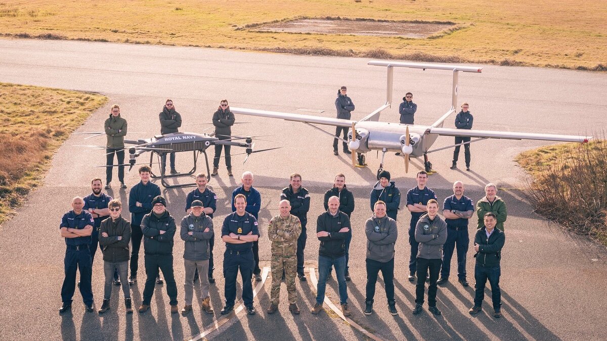     В британский пакет военной помощи Украине на сумму 92 миллиарда долларов войдут новые дроны, которые способны не только нести заряды, но и доставлять раненых с поля боя и перевозить грузы.