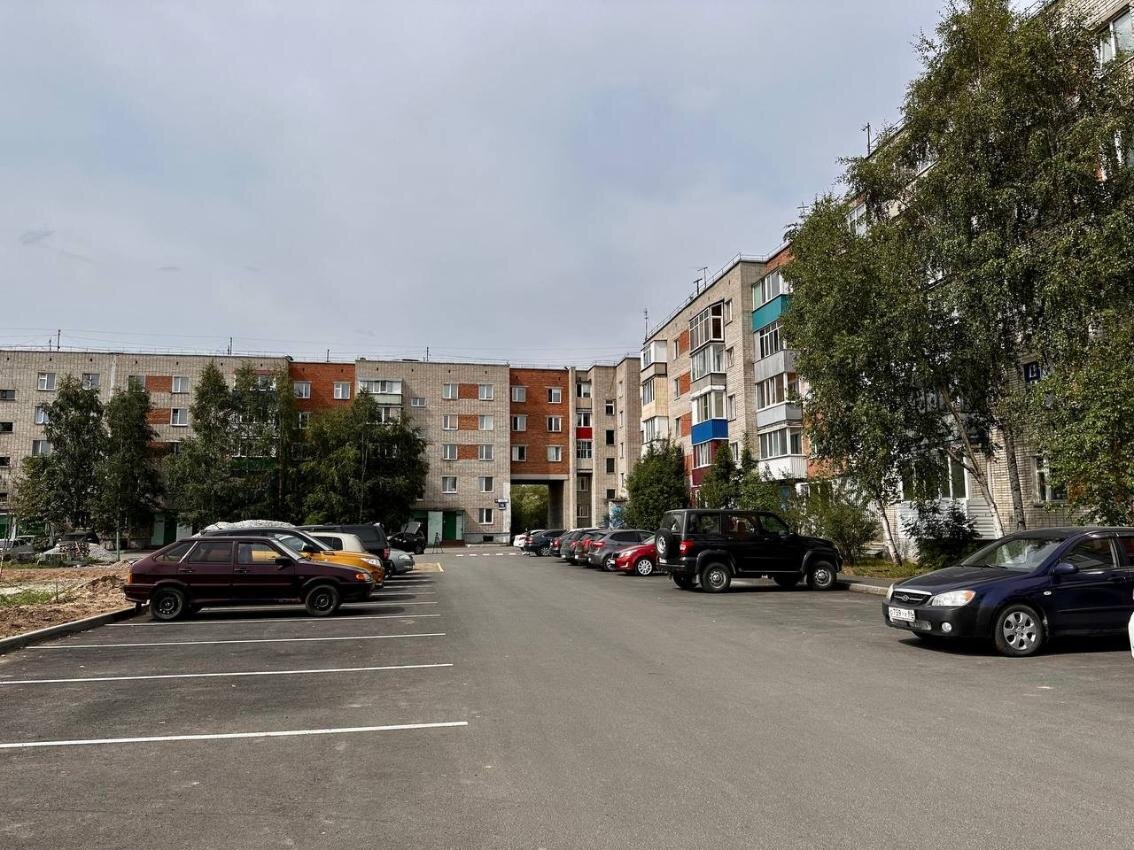    В Сургуте благоустраивают 12 дворов. Своей очереди ждут еще почти 100