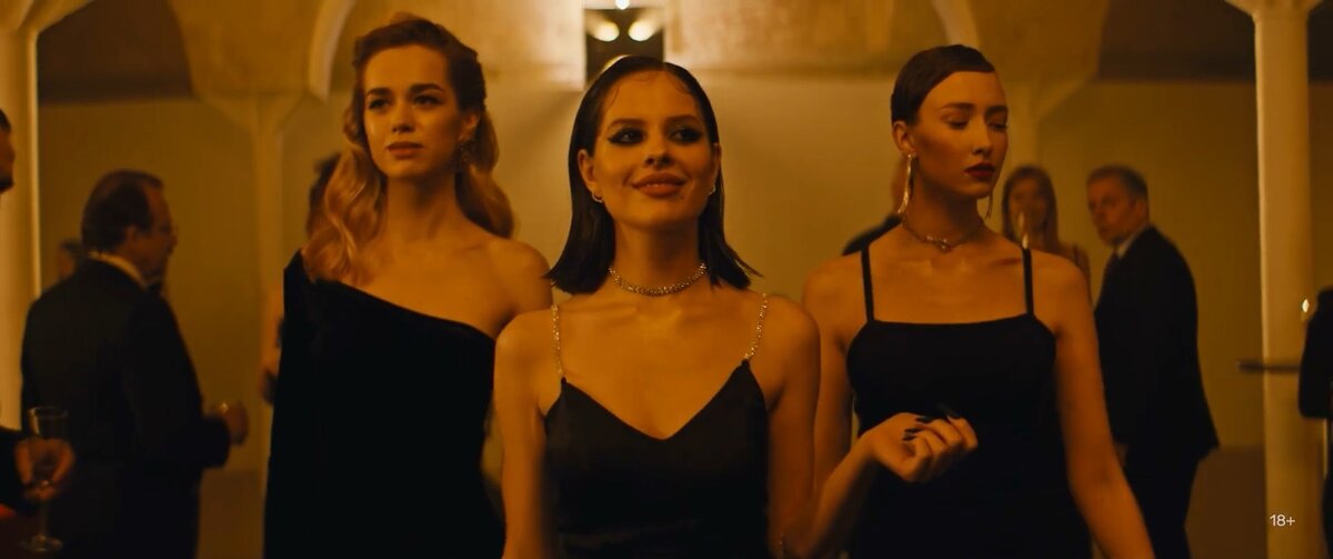 Александра Соловьева, Ангелина Пахомова и Лариса Кулакова. Кадр из сериала "Немодельное агентство".