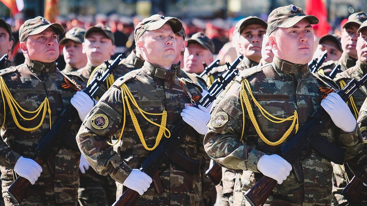     Обмундирование для занятий в военном учебном центре ИжГТУ имени М. Т. Калашникова будущие офицеры запаса должны купить себе сами.