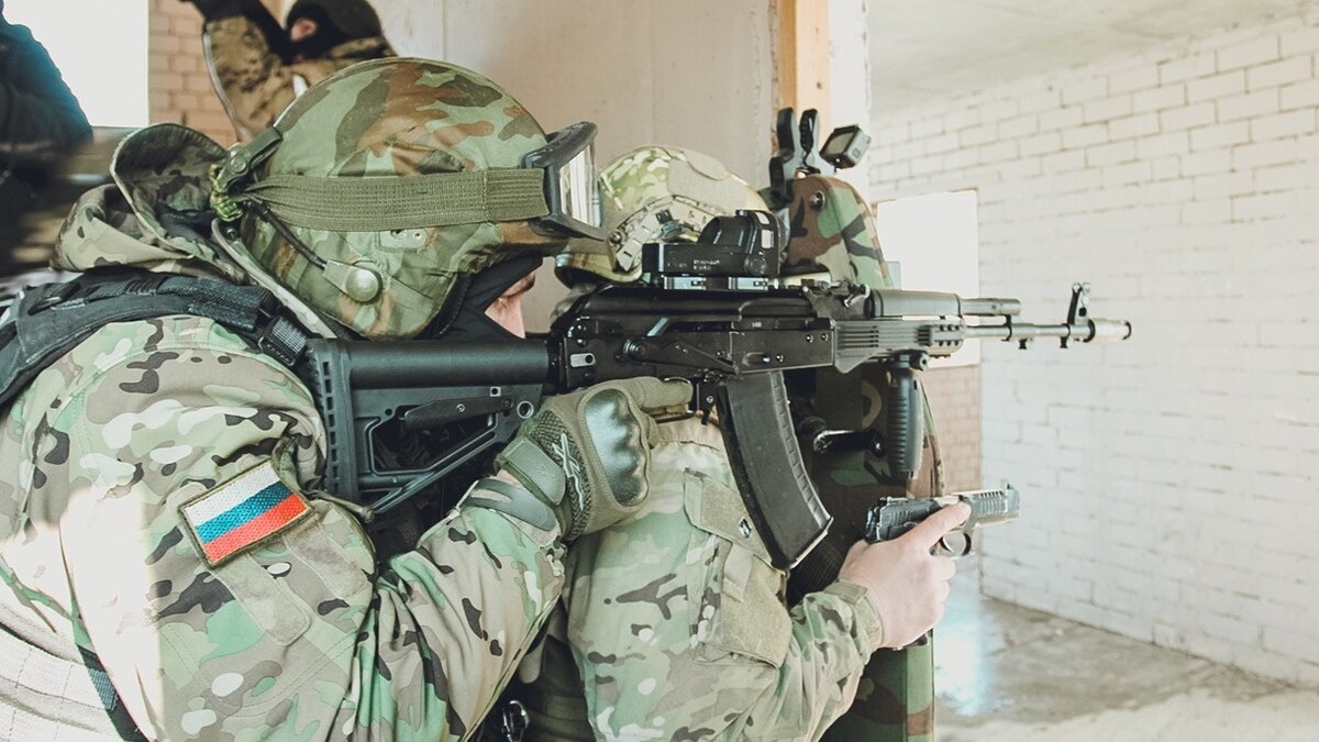     Одну из посылок забрали в отделе курьерской службы.