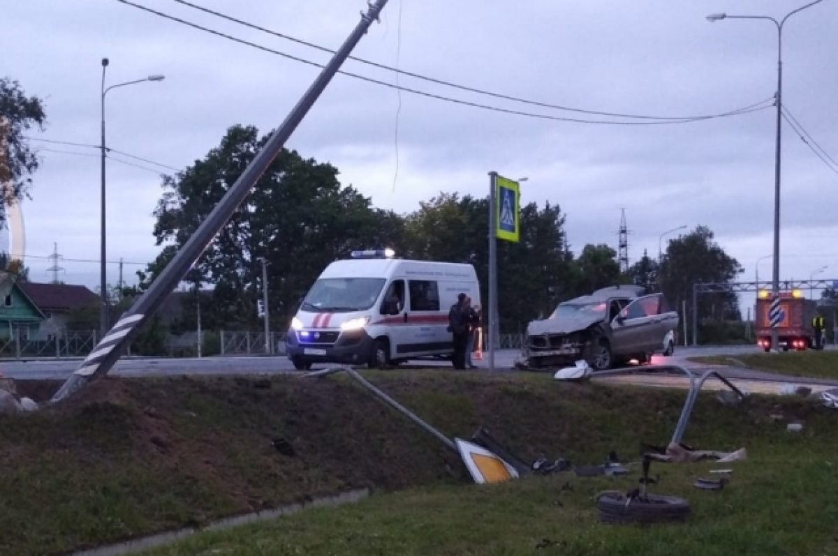    В страшном ДТП на трассе М-10 в Тосненском районе погибла девушка-подросток