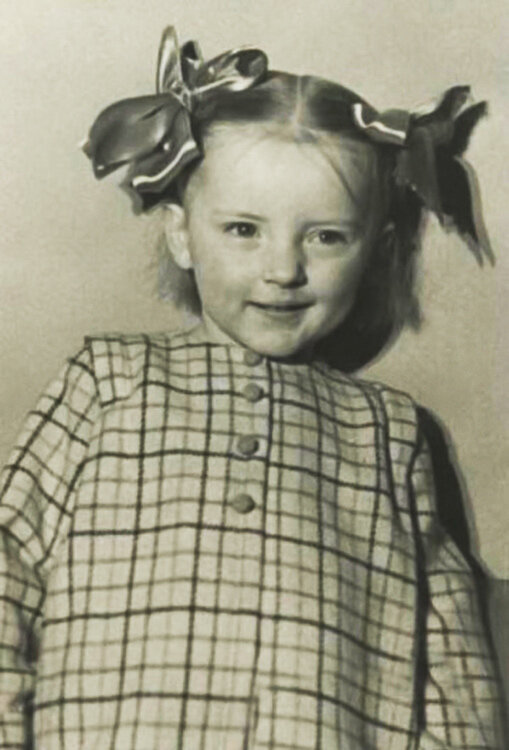 Марианна Вертинская в детстве источник: kino-teatr.ru