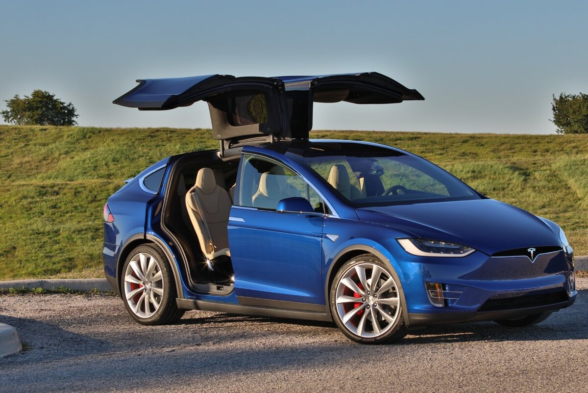 Машина Tesla model x