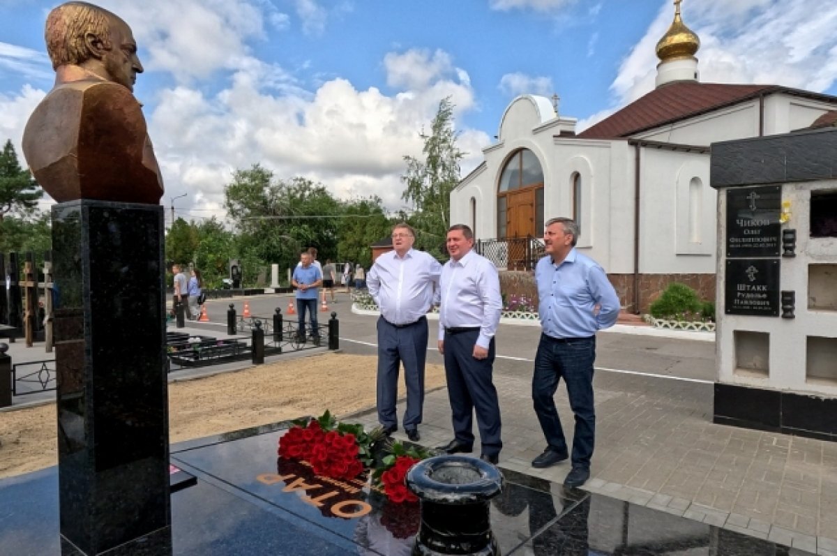    Цветы к могиле Отара Джангишерашвили возложил волгоградский губернатор