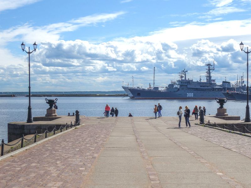 Кронштадт причал. Зимняя Пристань в Кронштадте. Кронштадт Санкт-Петербург набережная.