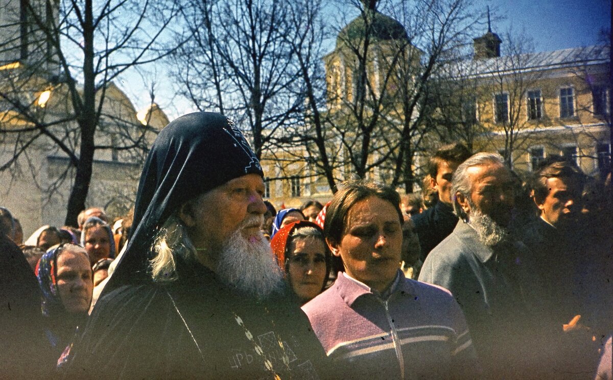  Старец схиигумен Селафиил признавался, что в нём столько молитвенных сил и духа, что хватит на всех. Известно, что сам он тайно и ежедневно возносил молитвы за 500 и более человек. Источник: https://stsl.ru/news/all/troitskiy-sinodik-31-iyulya-den-pamyati-skhiigumena-selafiila-migacheva-1992
