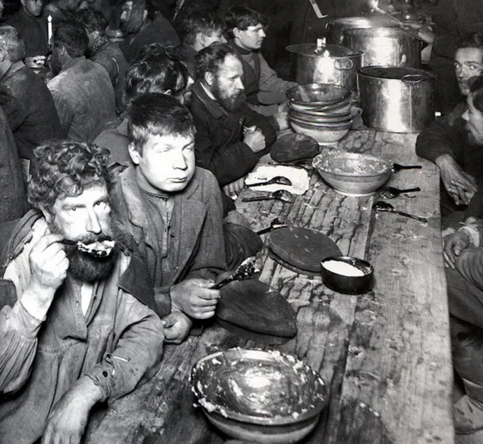 Рабочие крестьяне. Фабрика в царской России в 1908. Хитровка в царской России. Хитровка 19 век. Хитровка,Ночлежка 19 века