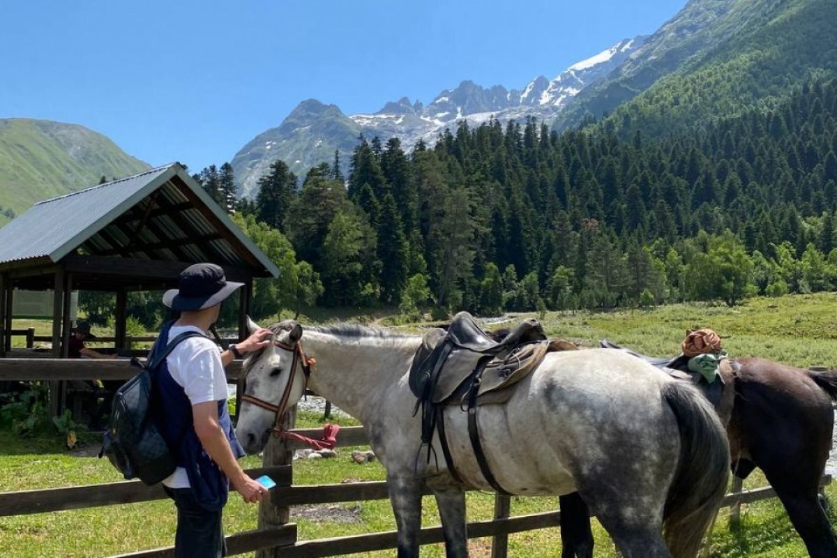    Архыз впечатлил Евгения своими красотами, в своём блоге он делится не только эмоциями, но и рассказывает во сколько обошлось путешествие.