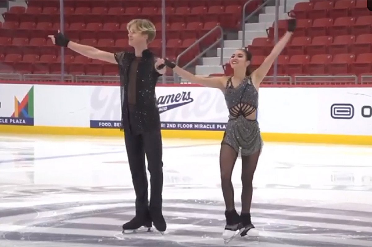    Диана Дэвис и Глеб Смолкин на турнире Ice Dance International.
