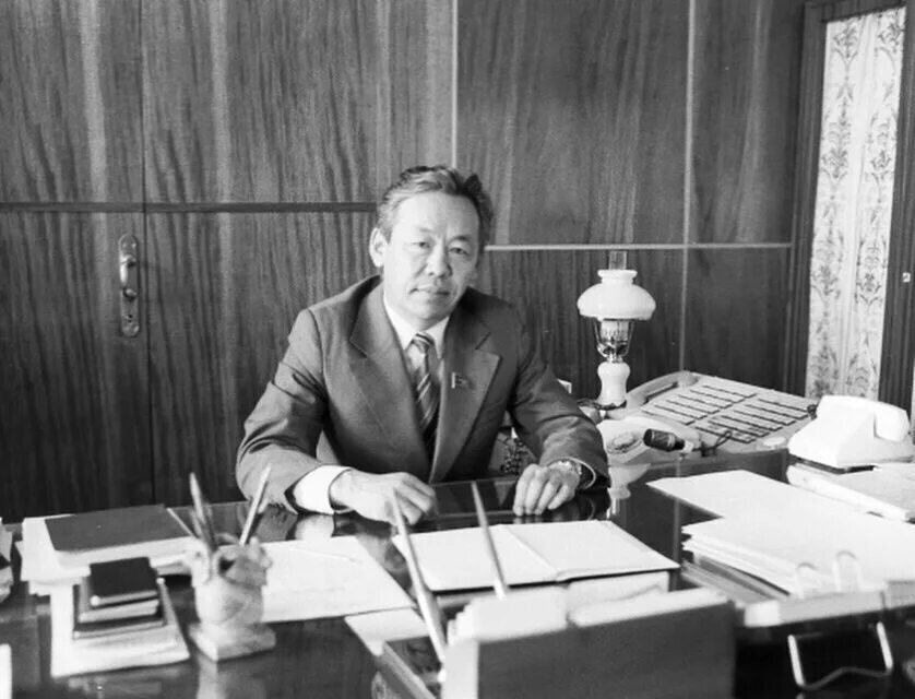 Директор в советское время. Шаяхметов первый секретарь ЦК Компартии Казахстана.