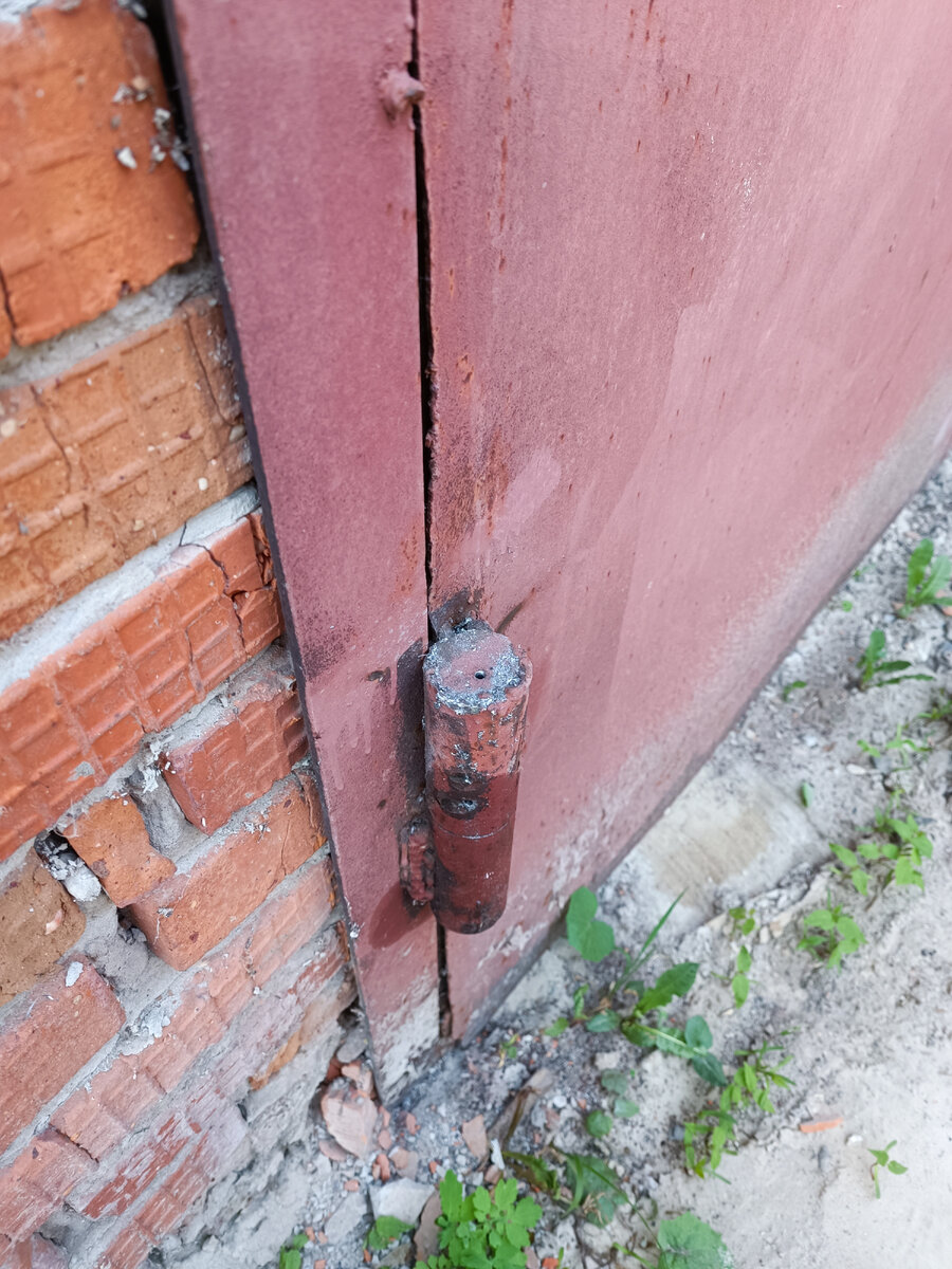 Петли прикипел намертво