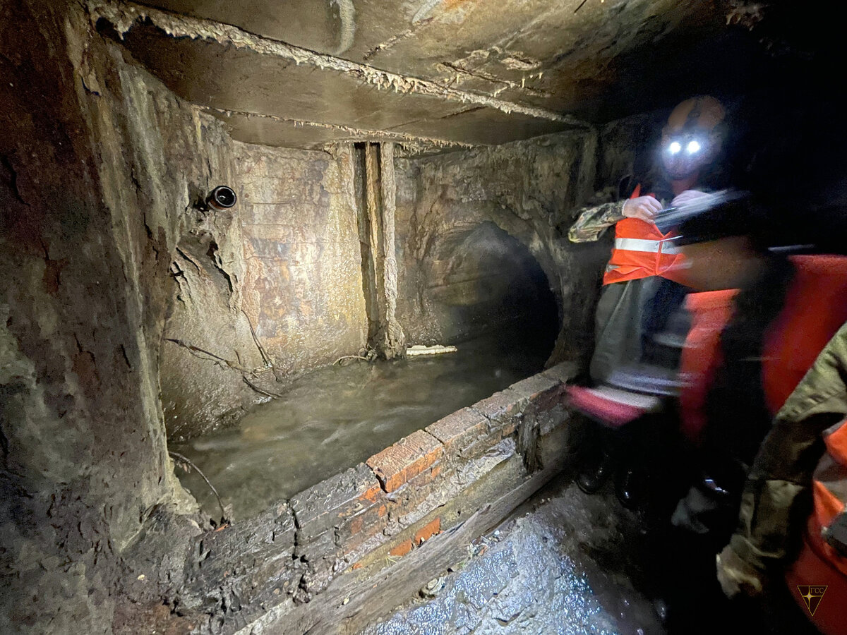 После Чуры мы ощутили, что есть ещё порох в пороховницах и ягоды в ягодицах. И отчего бы не посетить коллектор некоего ручья или скромной речки?-6