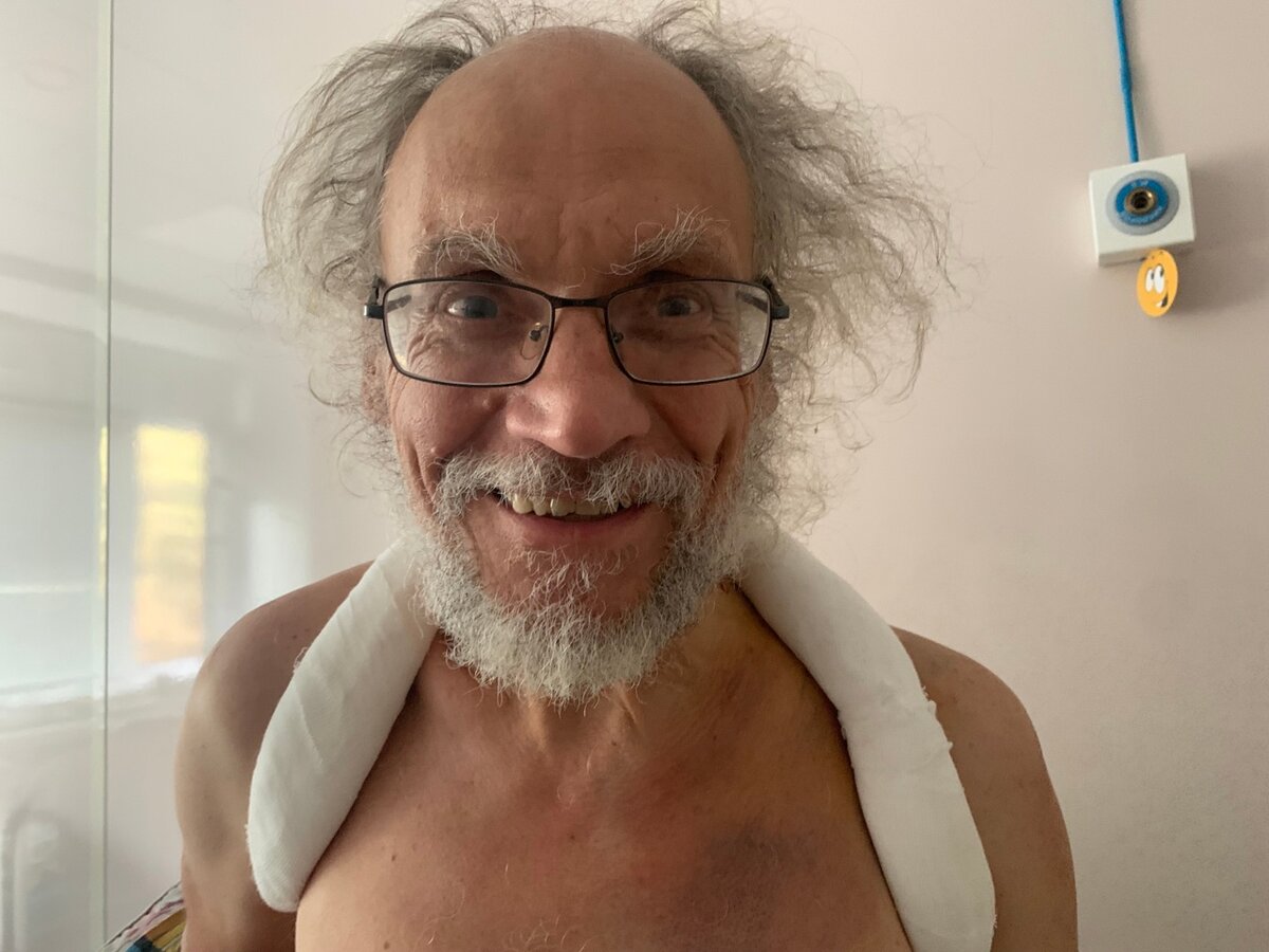 Олегу первый день немного получше. Ура! Друзья, в первую очередь хочу сказать огромное спасибо вам всем за слова поддержки. Это очень помогает морально.-6