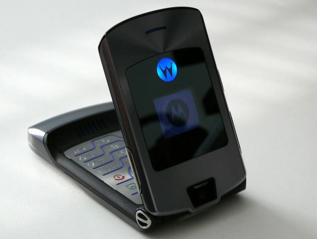 Культовые телефоны. Motorola RAZR V3 | Лучшее из 2000-х | Дзен