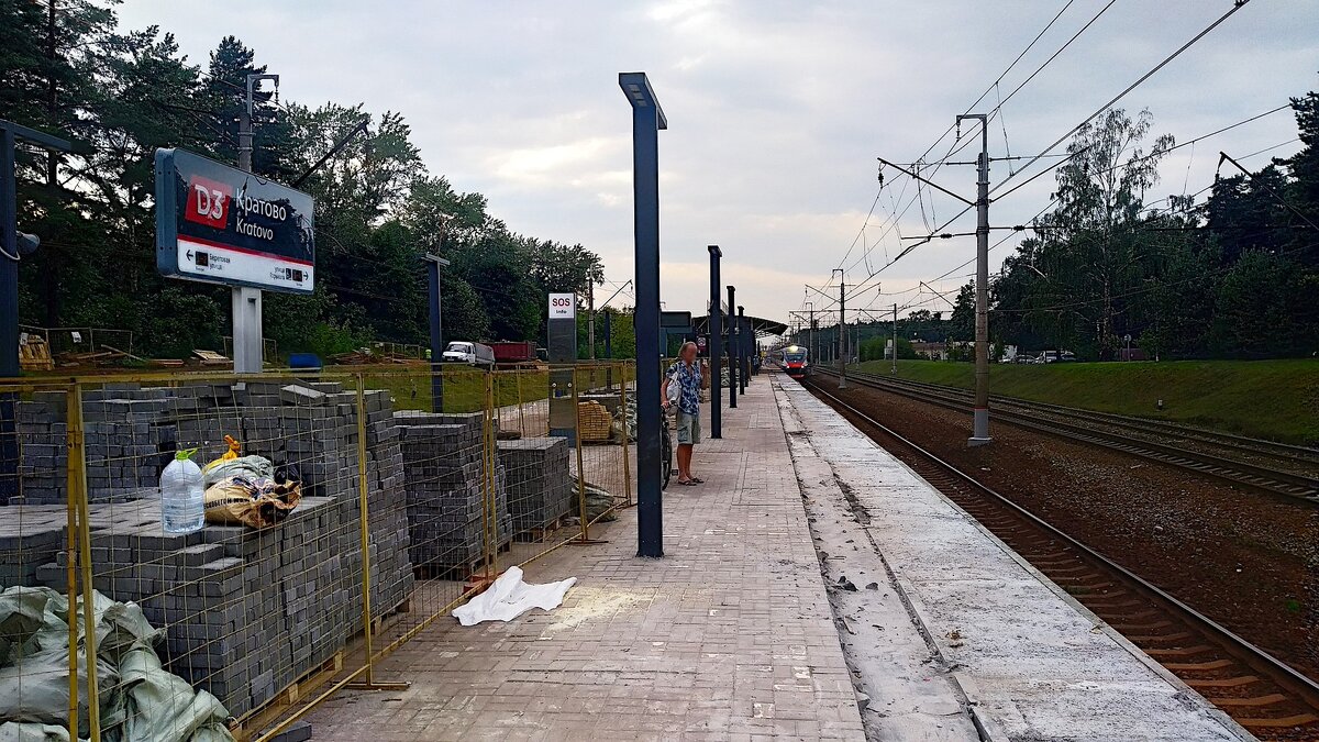 Работы по укладке плитки на пл. Кратово "МЦД-3" в 1 декаде августа 2023 года, фото автора