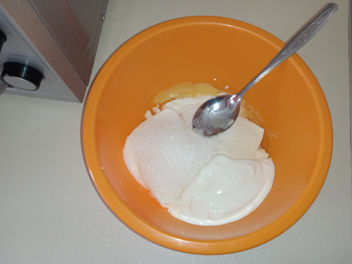 Твороженная запеканка. Шаг 1.