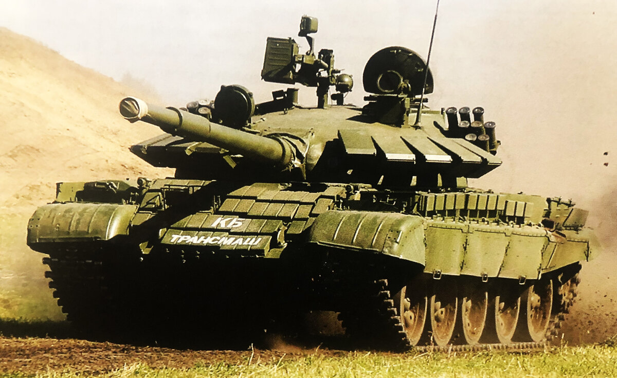 Т-62М с блоками ДЗ "Контакт V" на выставке в Омске, середина 2000 годов.