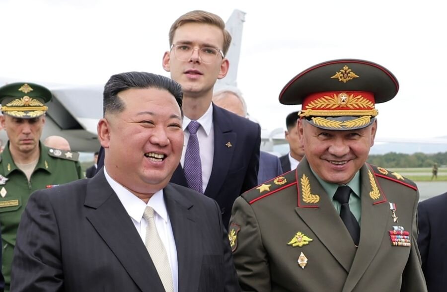 Шойгу устроил обед для Ким Чен Ына в армейской палатке