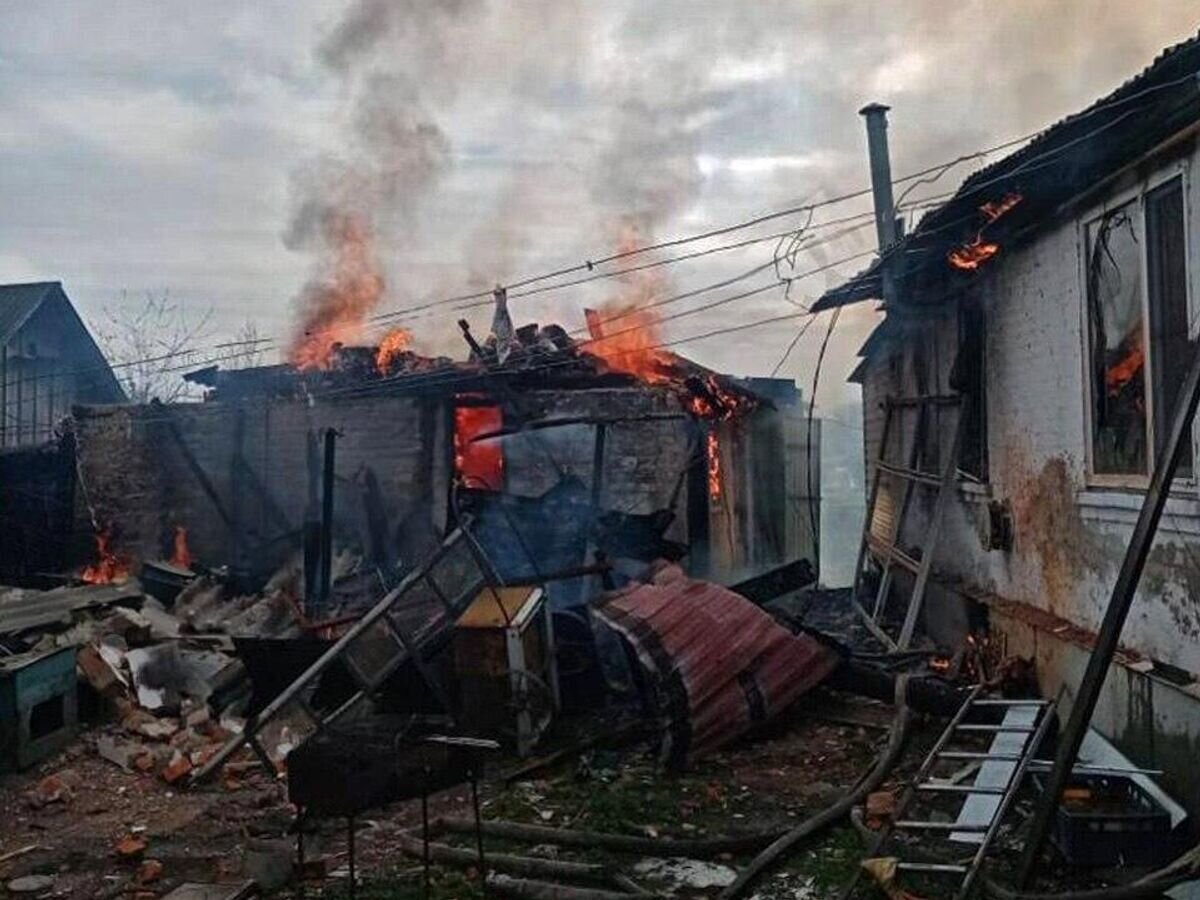    Последствия обстрела в поселке Теткино Курской области© Фото : Роман Старовойт/Telegram