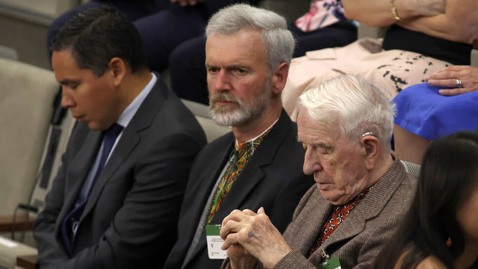 Фото: Patrick Doyle / The Canadian Press / AP📷Ветеран дивизии СС «Галичина» 98-летний Ярослав Хунка (справа) в палате общин канадского парламента
