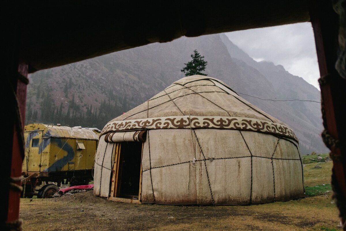 Киргиз 18. Загадочные места Кыргызстане. Перевал сон коль. Кыргызстана самый теплый место.