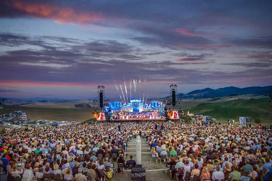 Concerts italy. Лаятико. Театр молчания Лаятико. Лаятико Бочелли. Andrea Bocelli Lajatico.