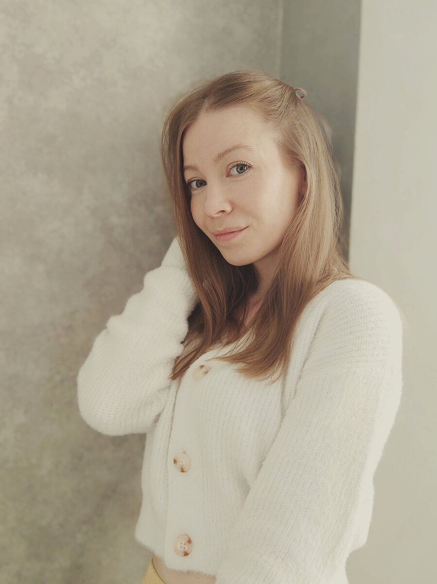 Я, пока что пробовала только разные стрижки. Сейчас отращиваю волосы, когда-то они были у меня ниже поясницы. Мой природный цвет волос на фото передался в точности. Фото автора статьи 