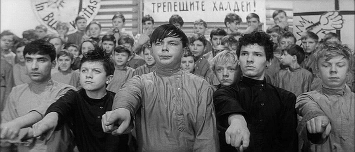 Кадр из фильма "Республика ШКИД"