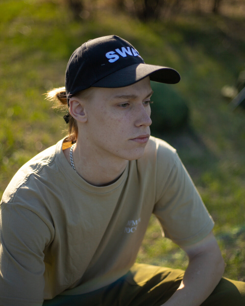 Бейсболка черная вышитая SWAT