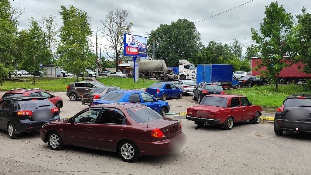     Огромная пробка образовалась на Московском шоссе днем 13 июля. Об этом один из очевидцев рассказал NewsNN.