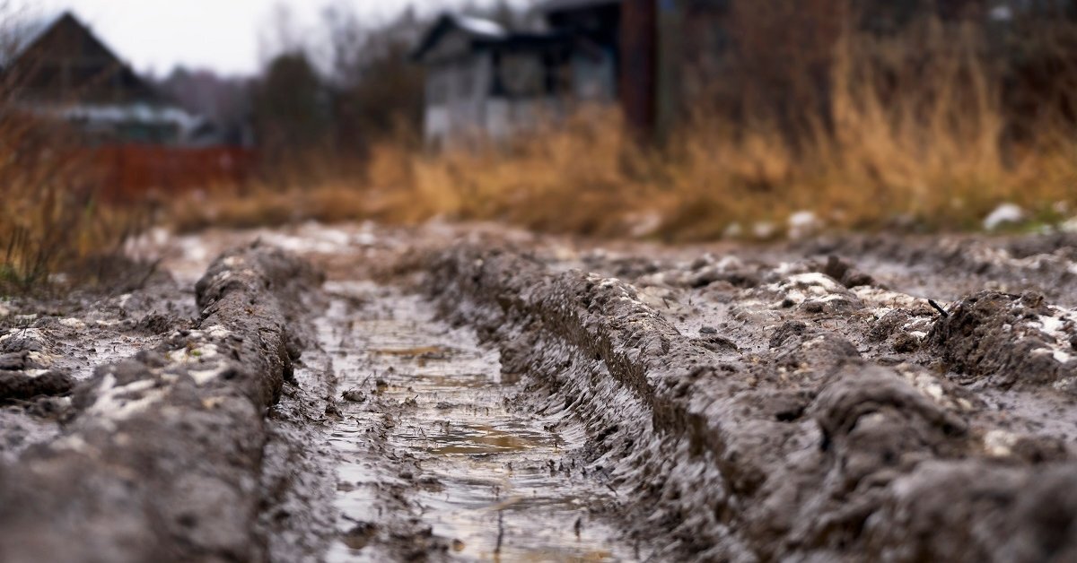 Russian dirty. Разбитая дорога в СНТ. Плохая дорога к садоводству. Грязная дорога в СНТ. Разбитые дороги в СНТ.