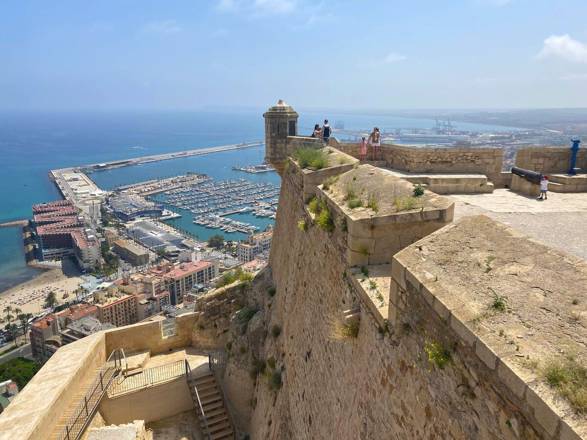 Крепость Санта-Барбара - бесплатный музей под открытым небом в испанском Аликанте