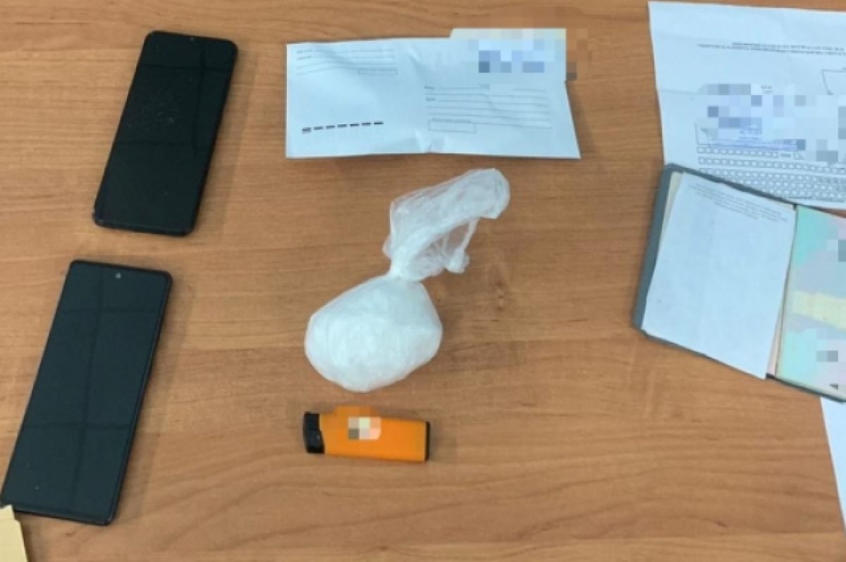    В Твери полицейские задержали мужчину с крупной партией наркотика