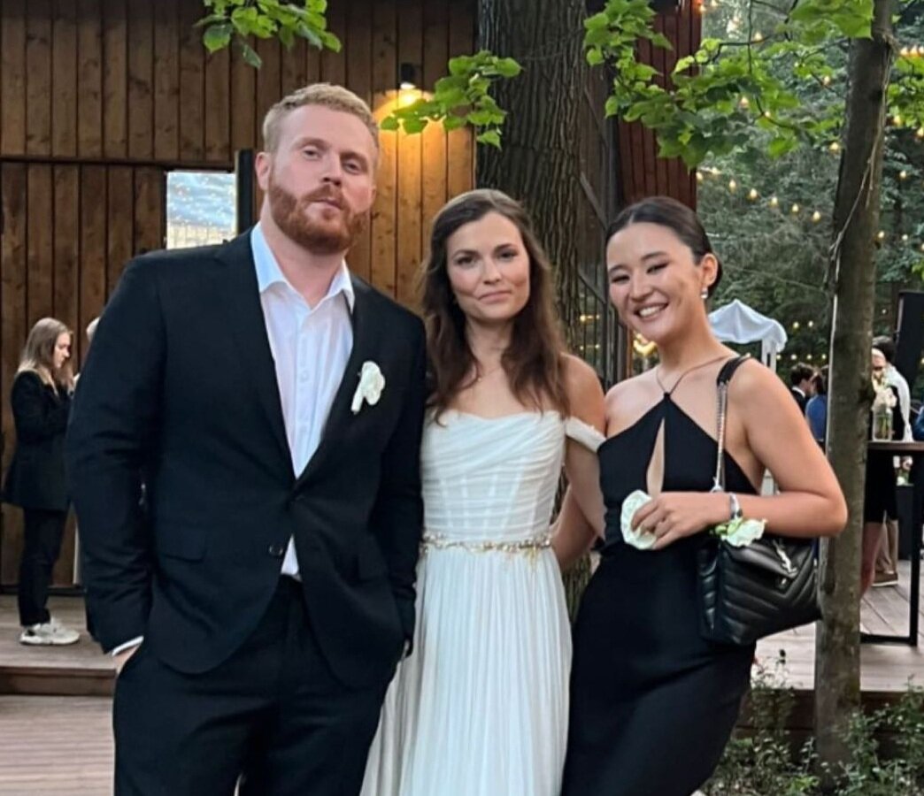    Евгений Чебатков, Вера Дровеникова и подружка невестыСоцсети Веры Дровениковой