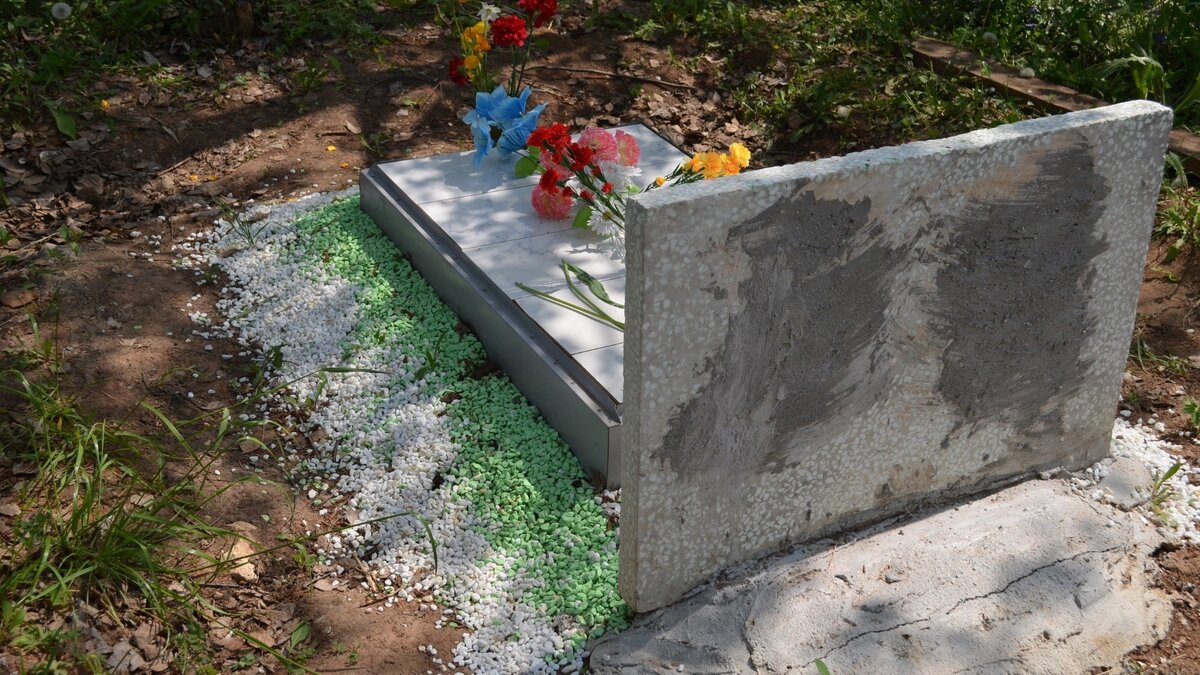     Духовное управление мусульман Татарстана (ДУМ РТ) осудило повреждение надгробных плит на православном кладбище в поселке Алексеевское. Информация появилась на сайте управления.