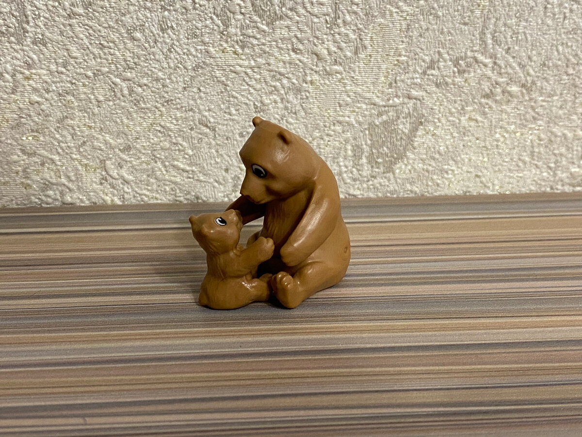 Медведица и медвежонок 