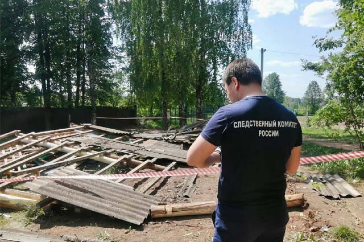    Обрушение беседки в Лудорвайской школе привело к травмированию шести детей.